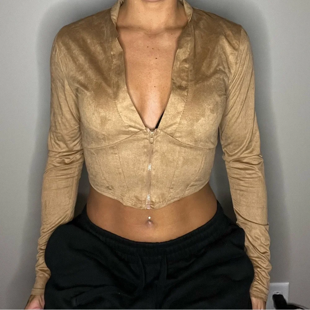 WINDSOR Tan Low Cut Zip Up Long Sleeve Top - Picture 1 of 4
